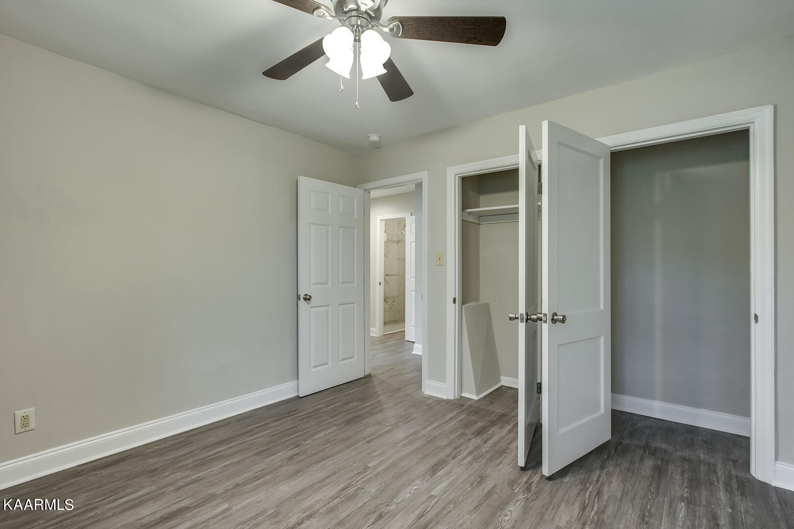 417 Oakcrest Road Knoxville, TN 37912 - Photo 28 of 46 28_OakcrestRoad_417_Bedroom2_02