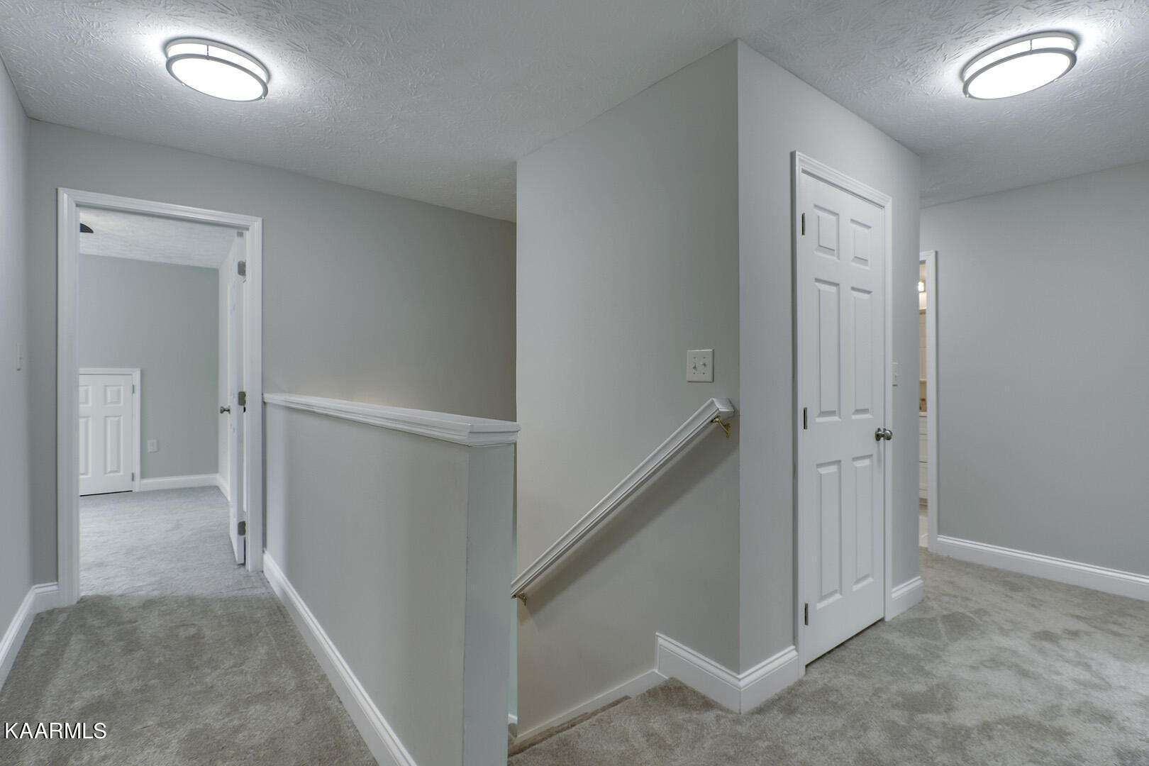 417 Oakcrest Road Knoxville, TN 37912 - Photo 30 of 46 30_OakcrestRoad_417_UpperHall01