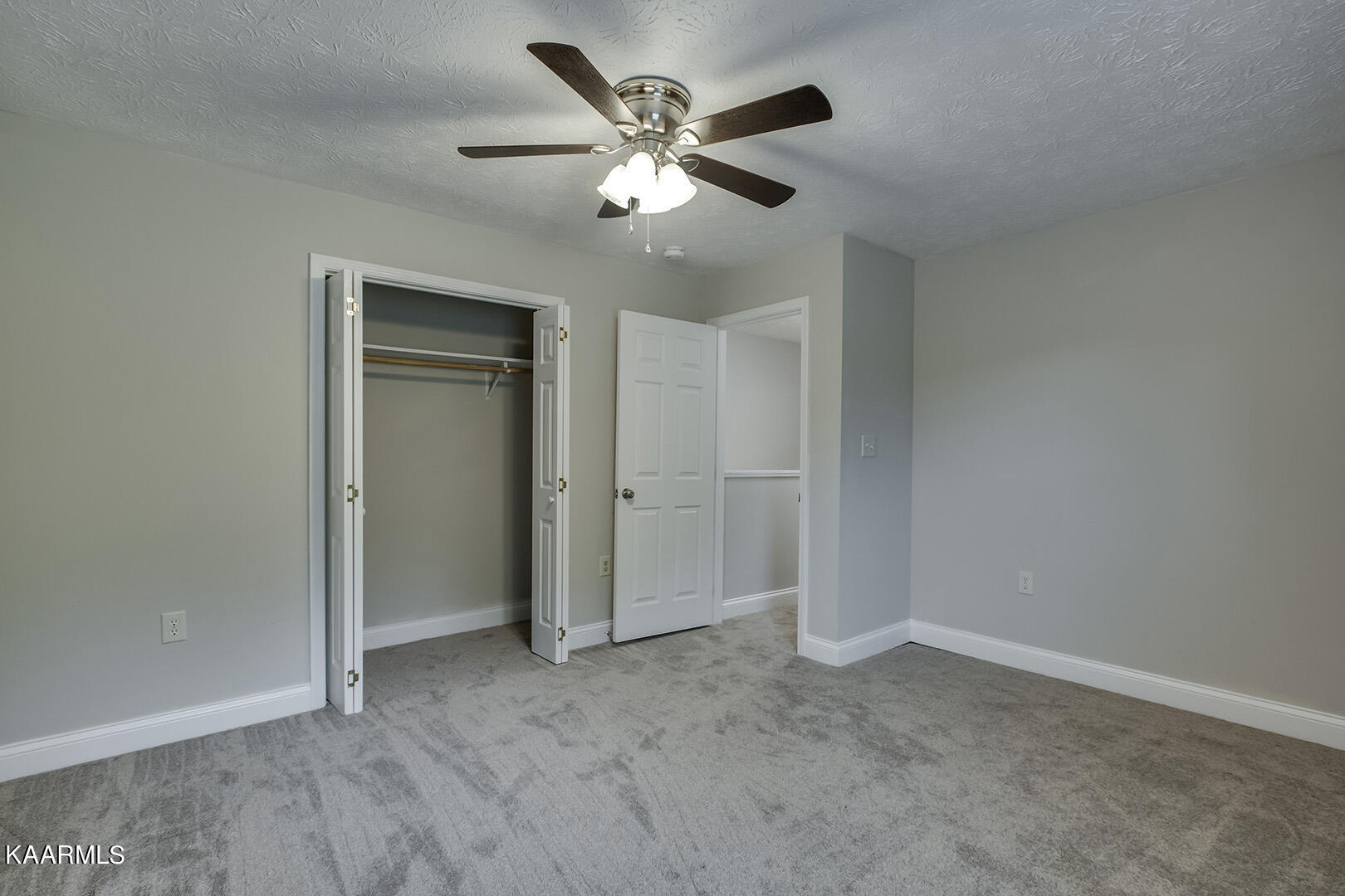 417 Oakcrest Road Knoxville, TN 37912 - Photo 32 of 46 32_OakcrestRoad_417_Bedroom3_02
