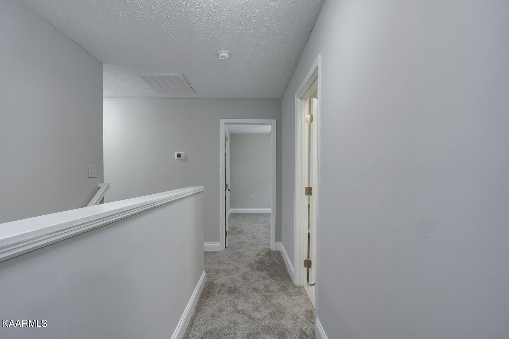 417 Oakcrest Road Knoxville, TN 37912 - Photo 33 of 46 33_OakcrestRoad_417_UpperHall02