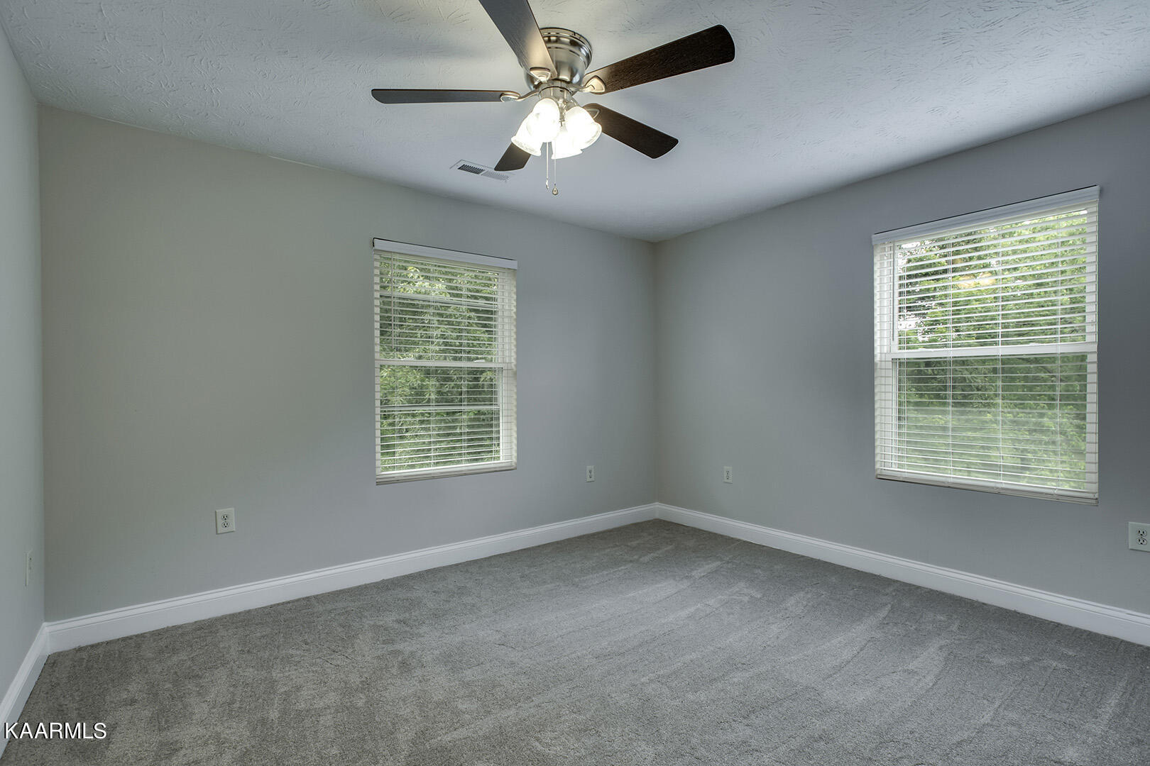 417 Oakcrest Road Knoxville, TN 37912 - Photo 36 of 46 36_OakcrestRoad_417_Bedroom4_01
