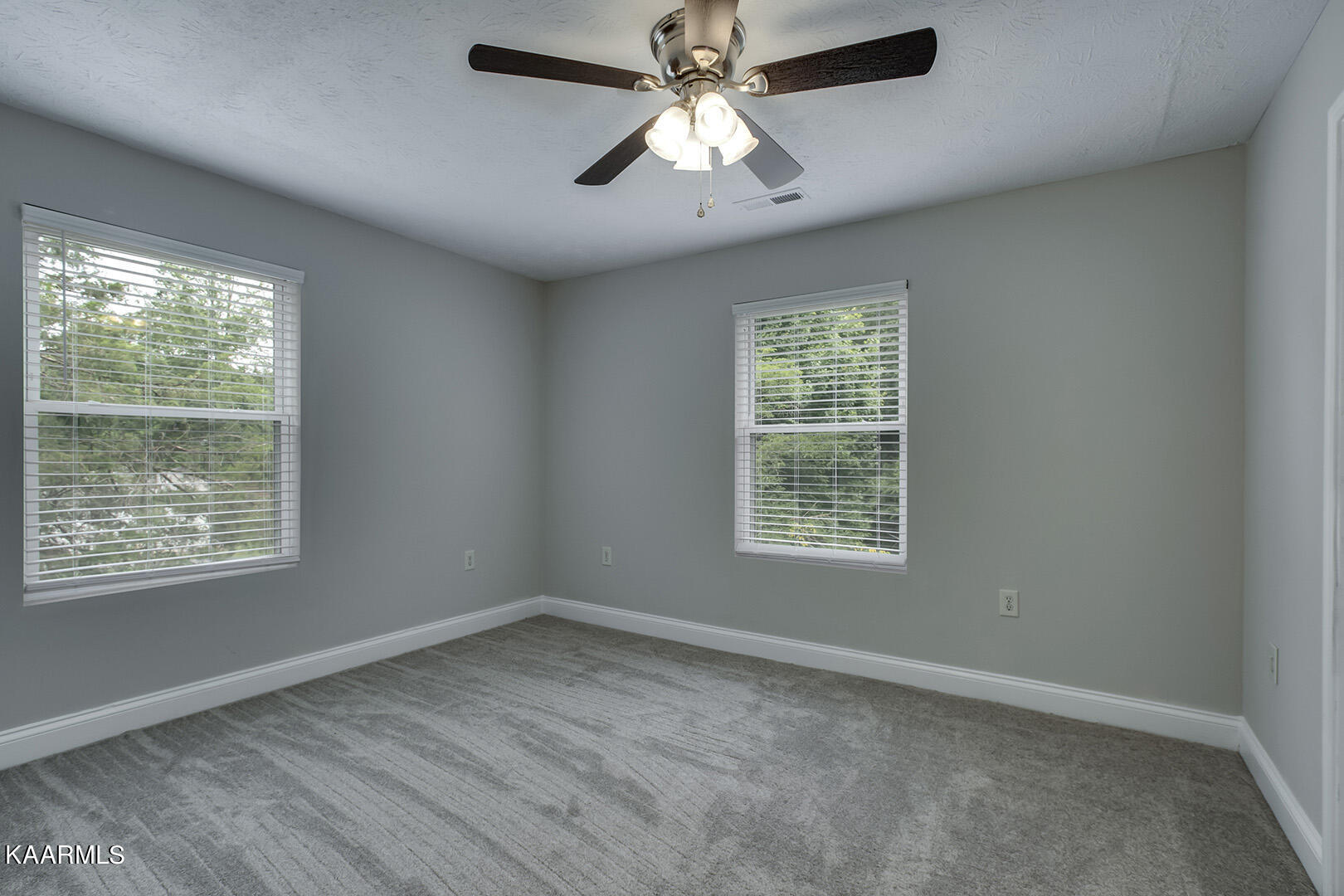 417 Oakcrest Road Knoxville, TN 37912 - Photo 38 of 46 38_OakcrestRoad_417_Bedroom5_01