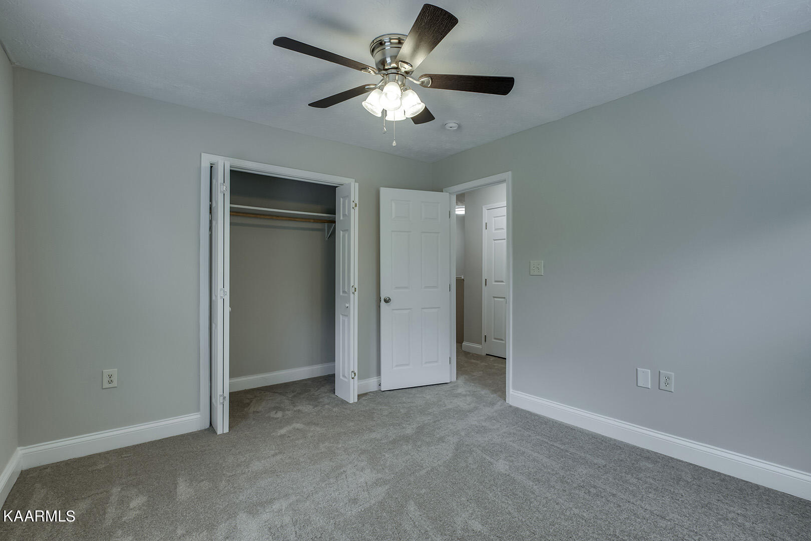 417 Oakcrest Road Knoxville, TN 37912 - Photo 39 of 46 39_OakcrestRoad_417_Bedroom5_02