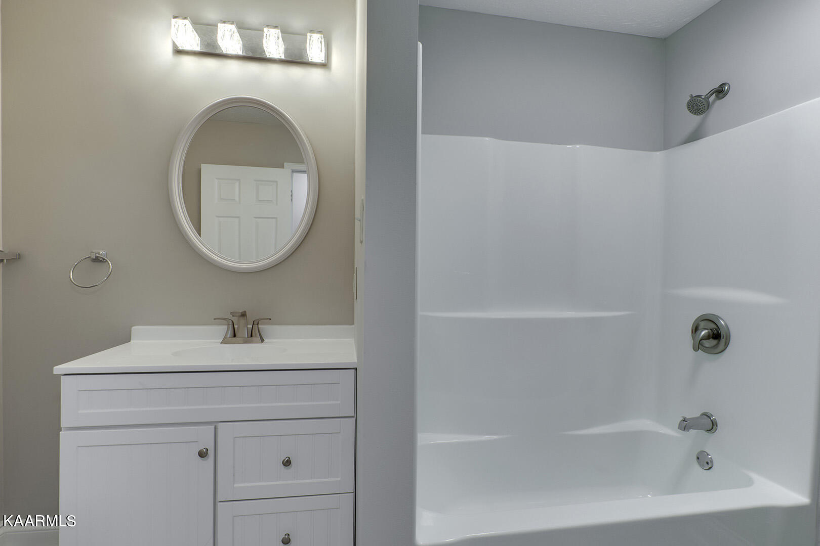 417 Oakcrest Road Knoxville, TN 37912 - Photo 44 of 46 44_OakcrestRoad_417_GuestBath3