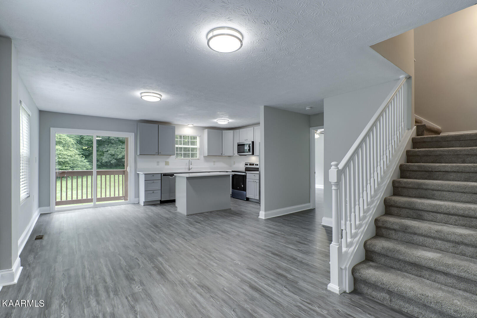 417 Oakcrest Road Knoxville, TN 37912 - Photo 5 of 46 05_OakcrestRoad_417_Breakfast01