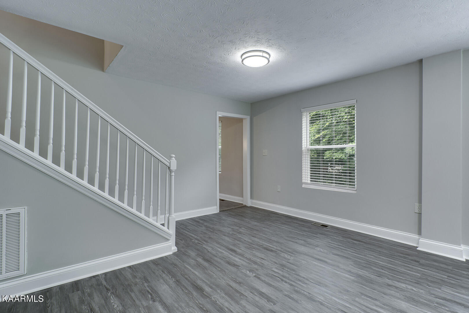 417 Oakcrest Road Knoxville, TN 37912 - Photo 7 of 46 07_OakcrestRoad_417_Breakfast03