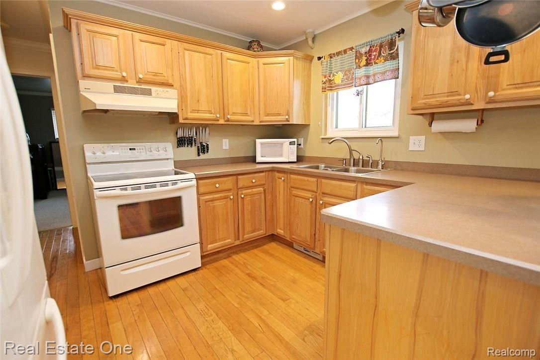 371 South Baldwin Road Oxford, MI 48371 - Photo 14 of 51 15) Kitchen.jpg