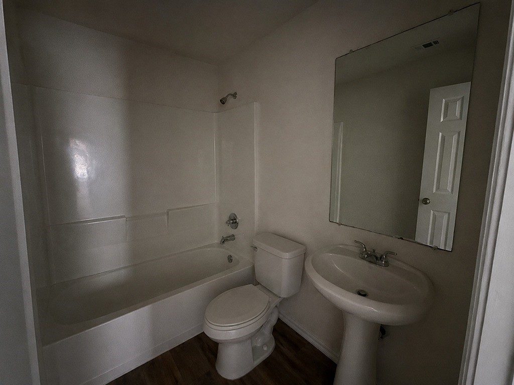 4423 Trigg Street Houston, TX 77093 - Photo 8 of 26 Unit A Bathroom 2