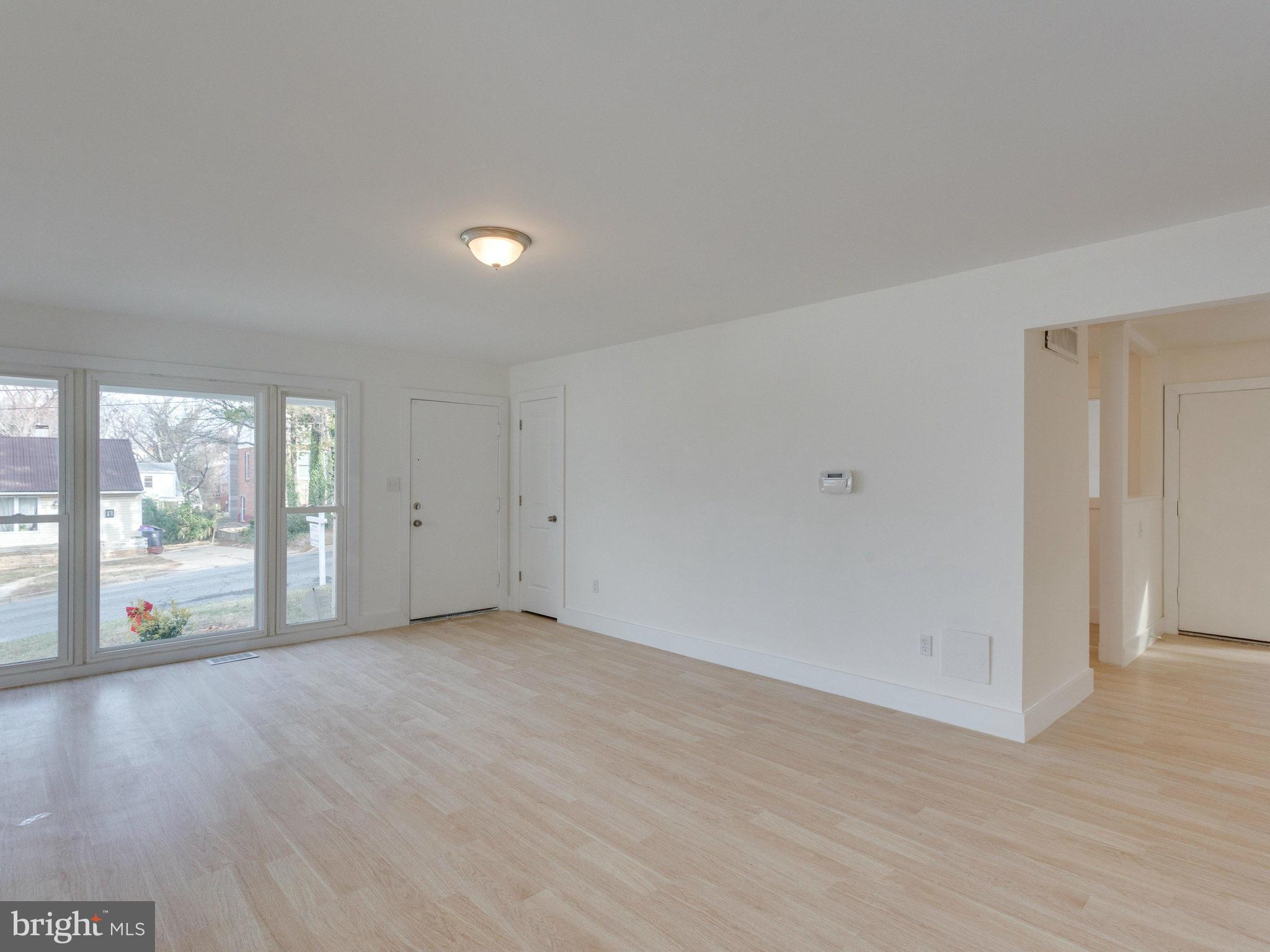 5611 Decatur Place Hyattsville, MD 20781 - Photo 3 of 24 Living Room