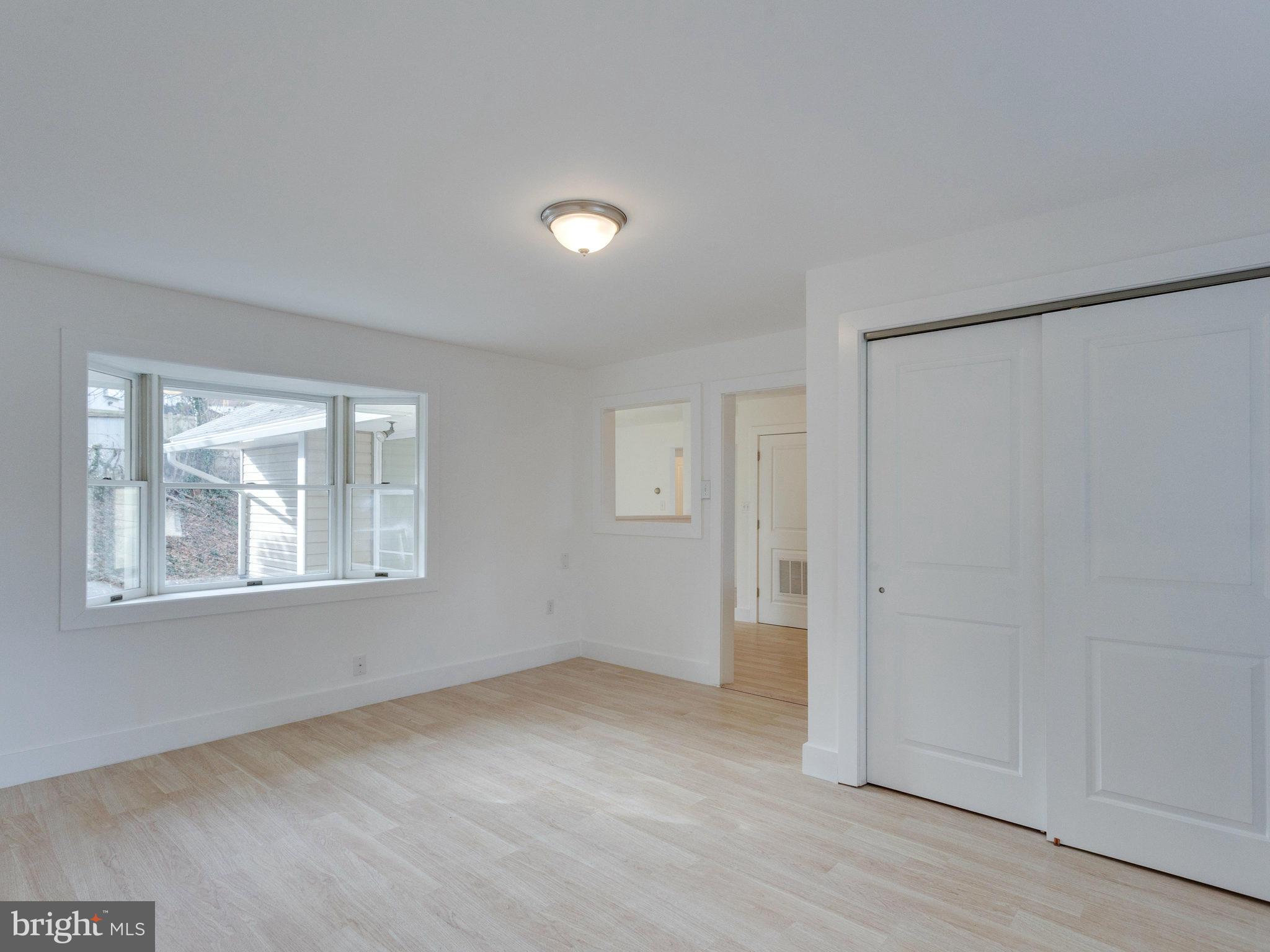 5611 Decatur Place Hyattsville, MD 20781 - Photo 5 of 24 Living Room