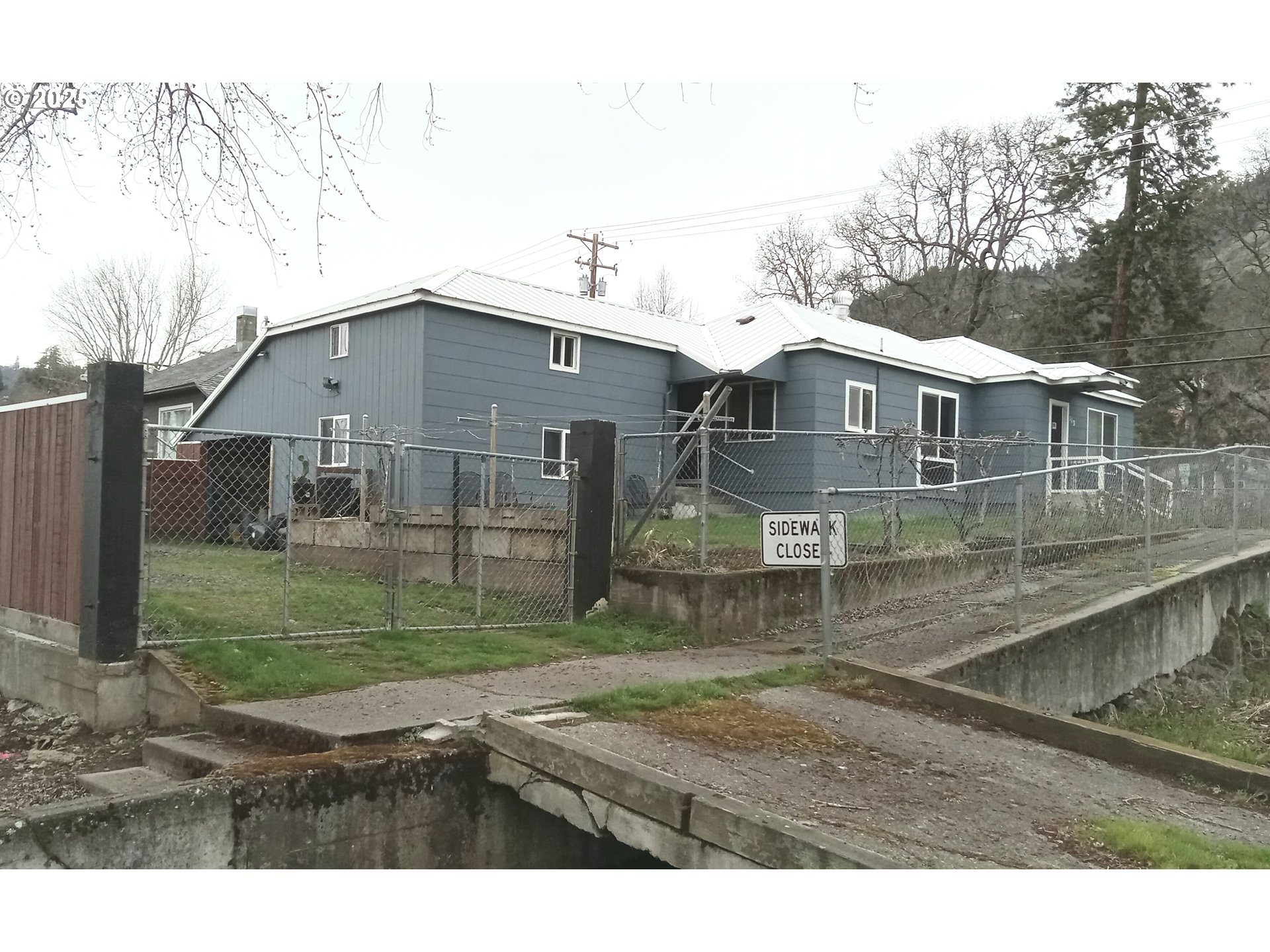 113 Walnut Street Bingen, WA 98605 - Photo 1 of 13