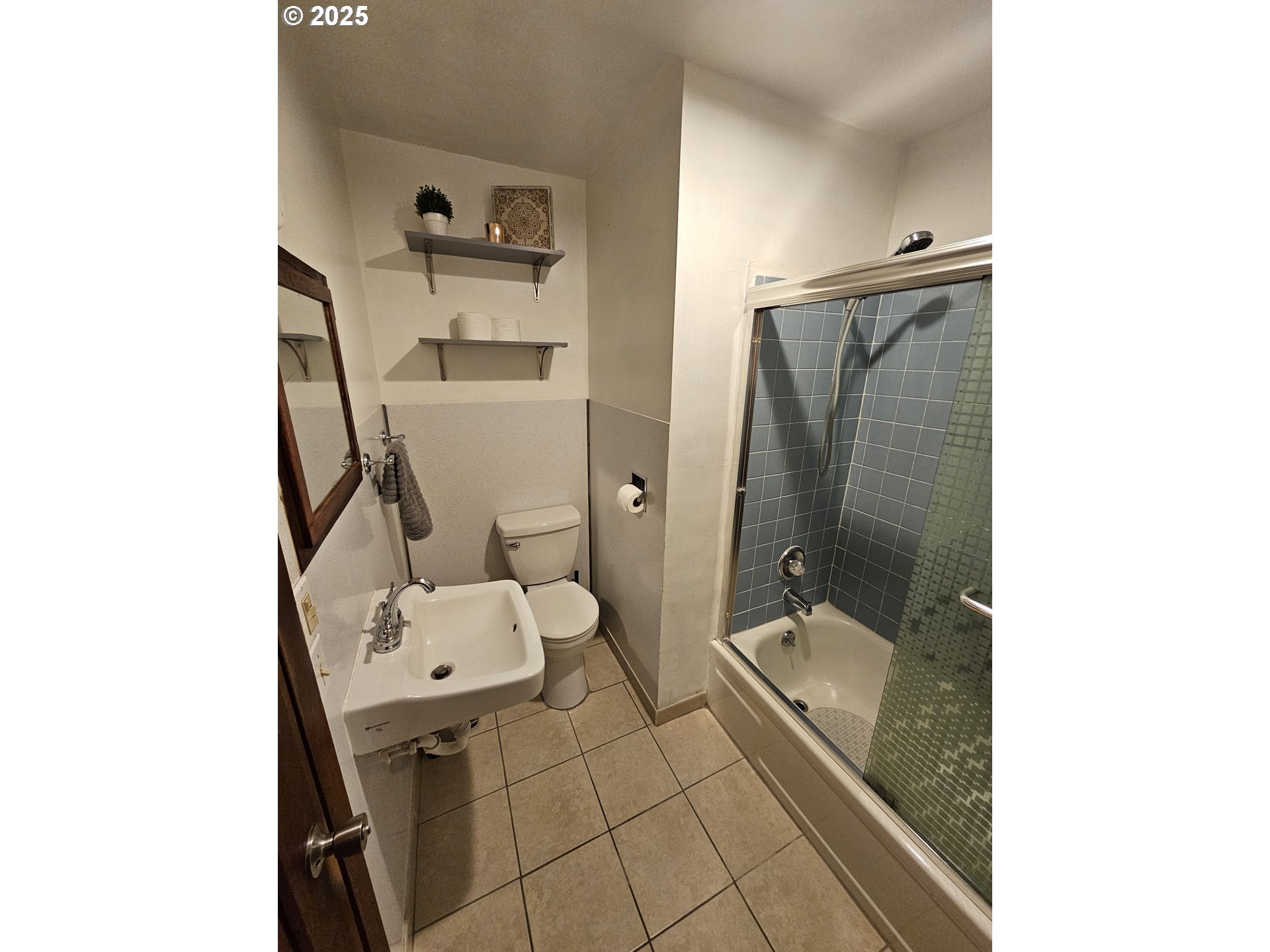 113 Walnut Street Bingen, WA 98605 - Photo 2 of 13