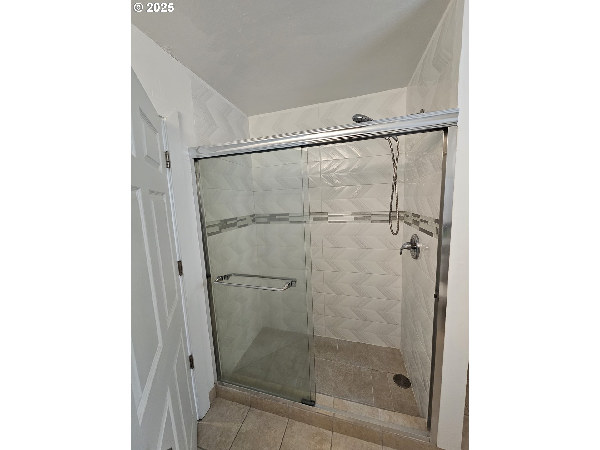 113 Walnut Street Bingen, WA 98605 - Photo 3 of 13