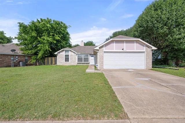 $274,900 | 4756 Hollow Tree Drive, Arlington, TX 76018