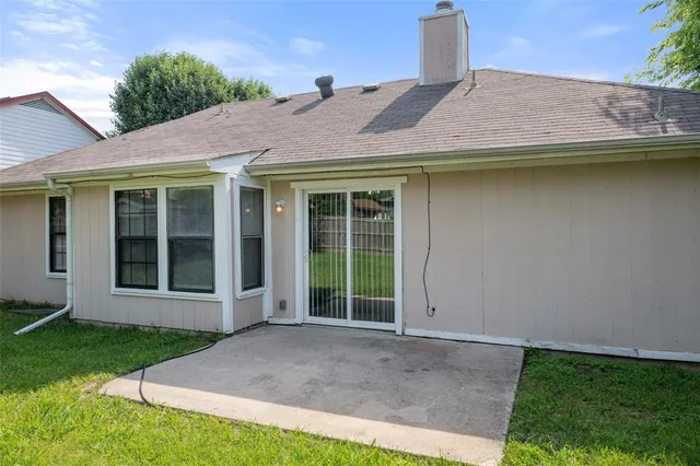 a view of outdoor space yard and front view of a house