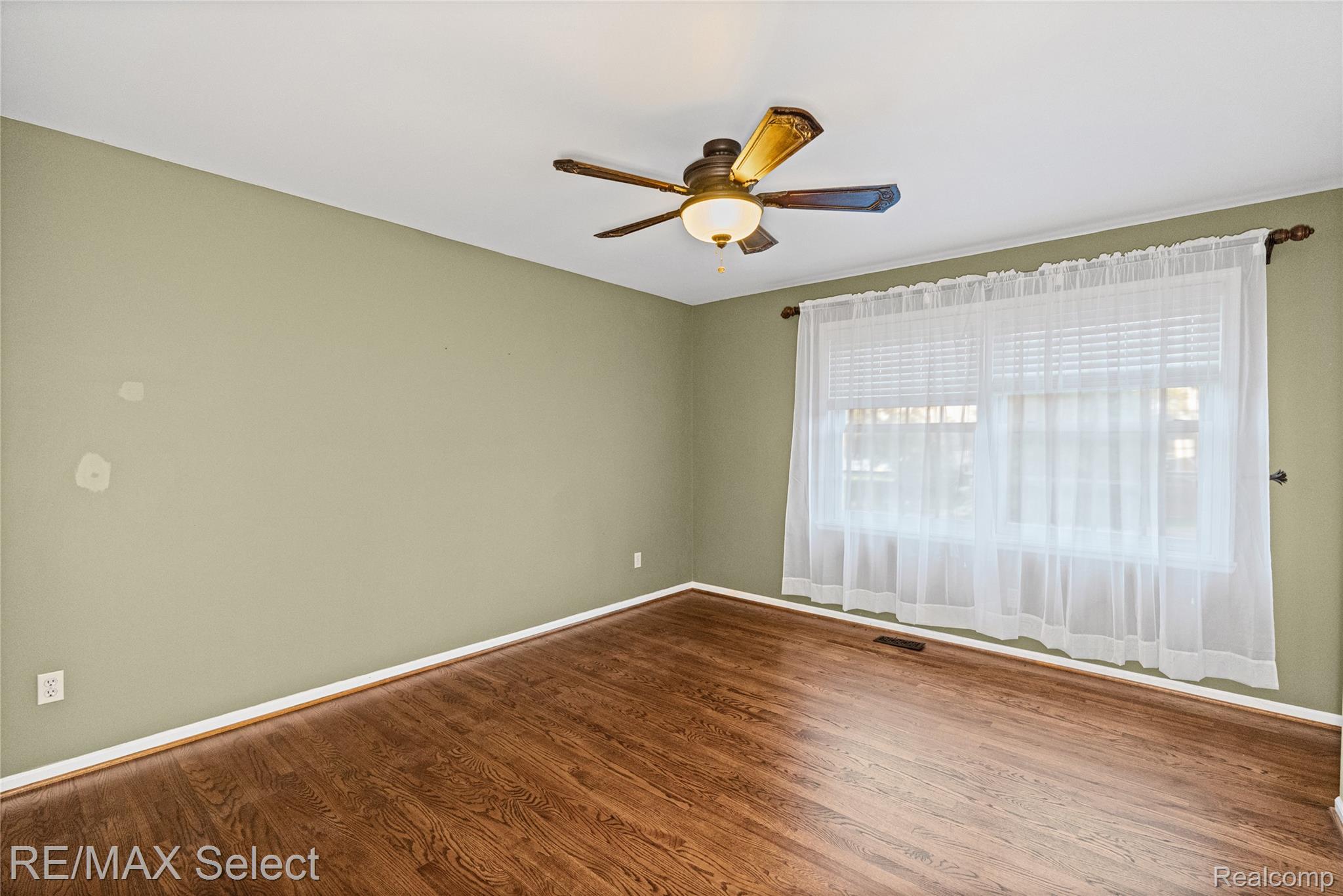 4224 West 4 Lakes Drive Linden, MI 48451 - Photo 38 of 59 4224 W 4 Lakes Dr 54.jpg