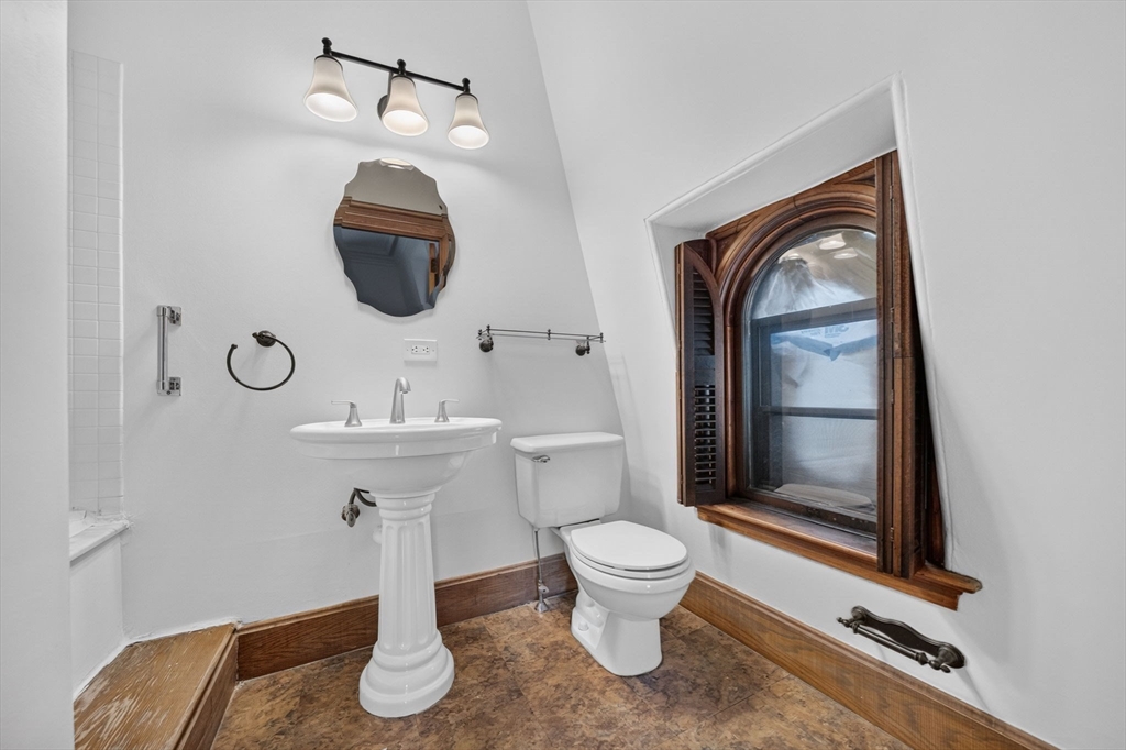 533 Locust Street, Unit 8 Fall River, MA 02720 - Photo 13 of 19 Gallery Image 13
