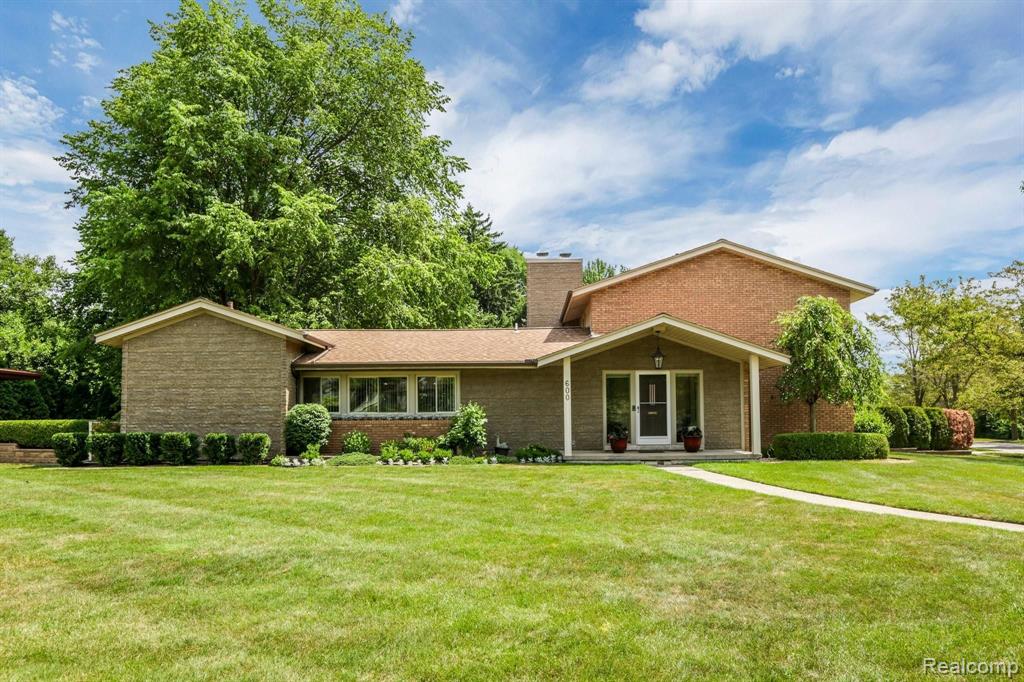 600 Middlesex Road Grosse Pointe Park, MI 48230 - Photo 1 of 44