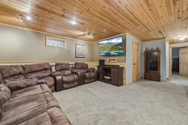 $235,000 | 21 10th Avenue Northeast, Elbow Lake, MN 56531