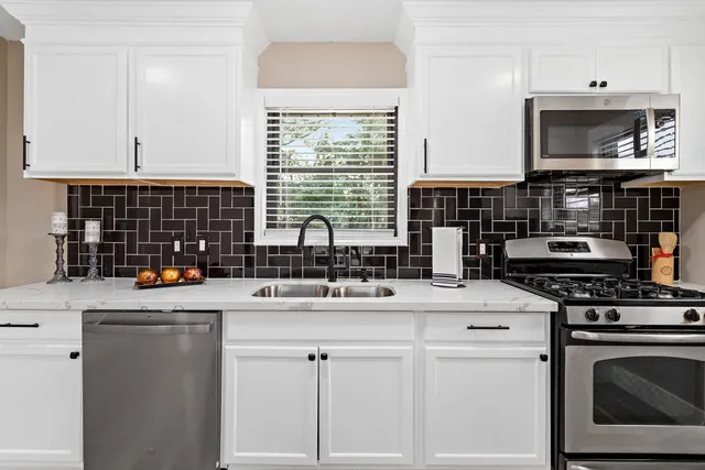 $219,900 | 3317 Pelican Street, Orange, TX 77630