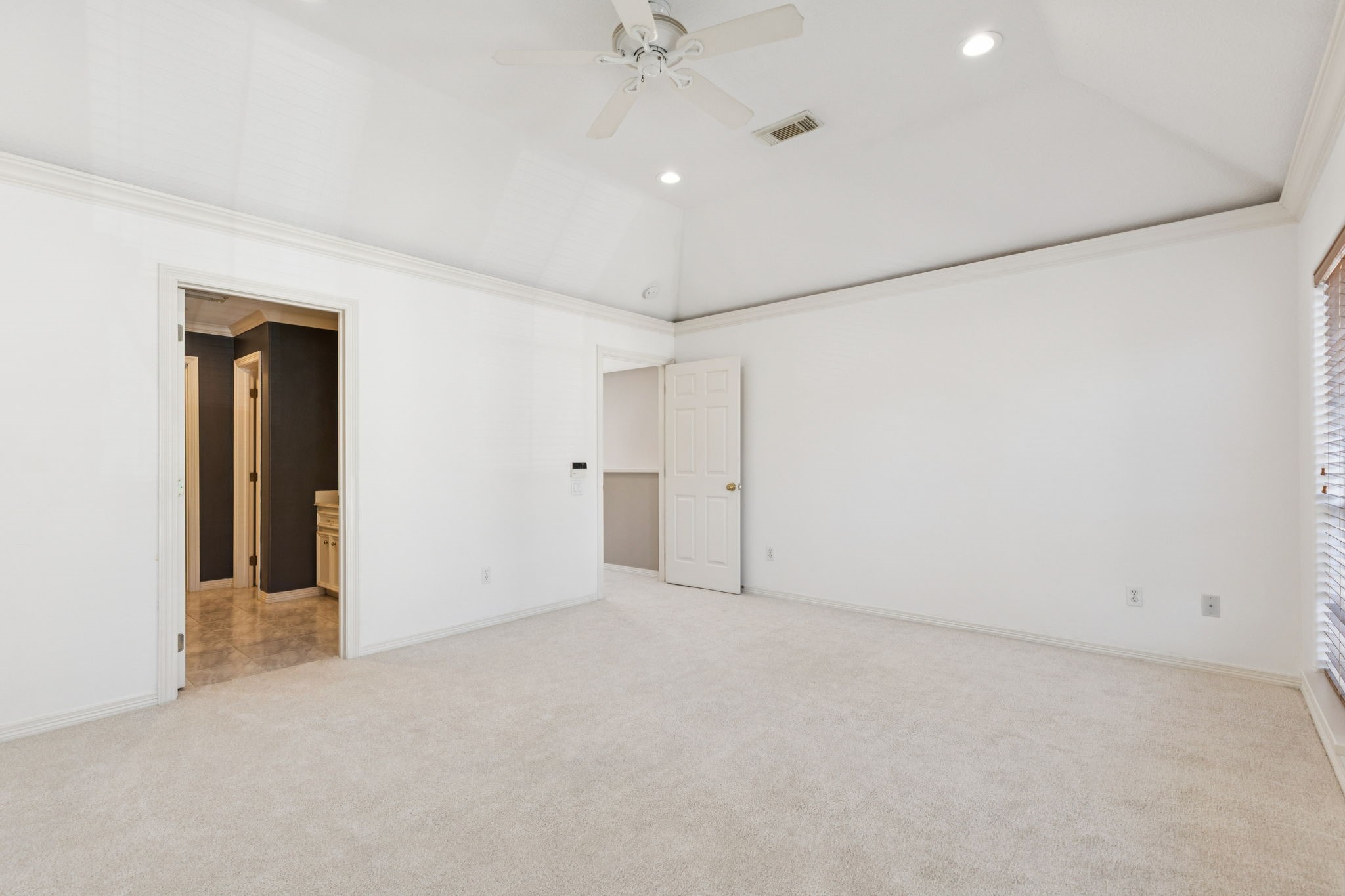 4916 Travis Street Houston, TX 77004 - Photo 14 of 26 Secondary view of the primary bedroom, emphasizing its spacious dimensions and inviting atmosphere.