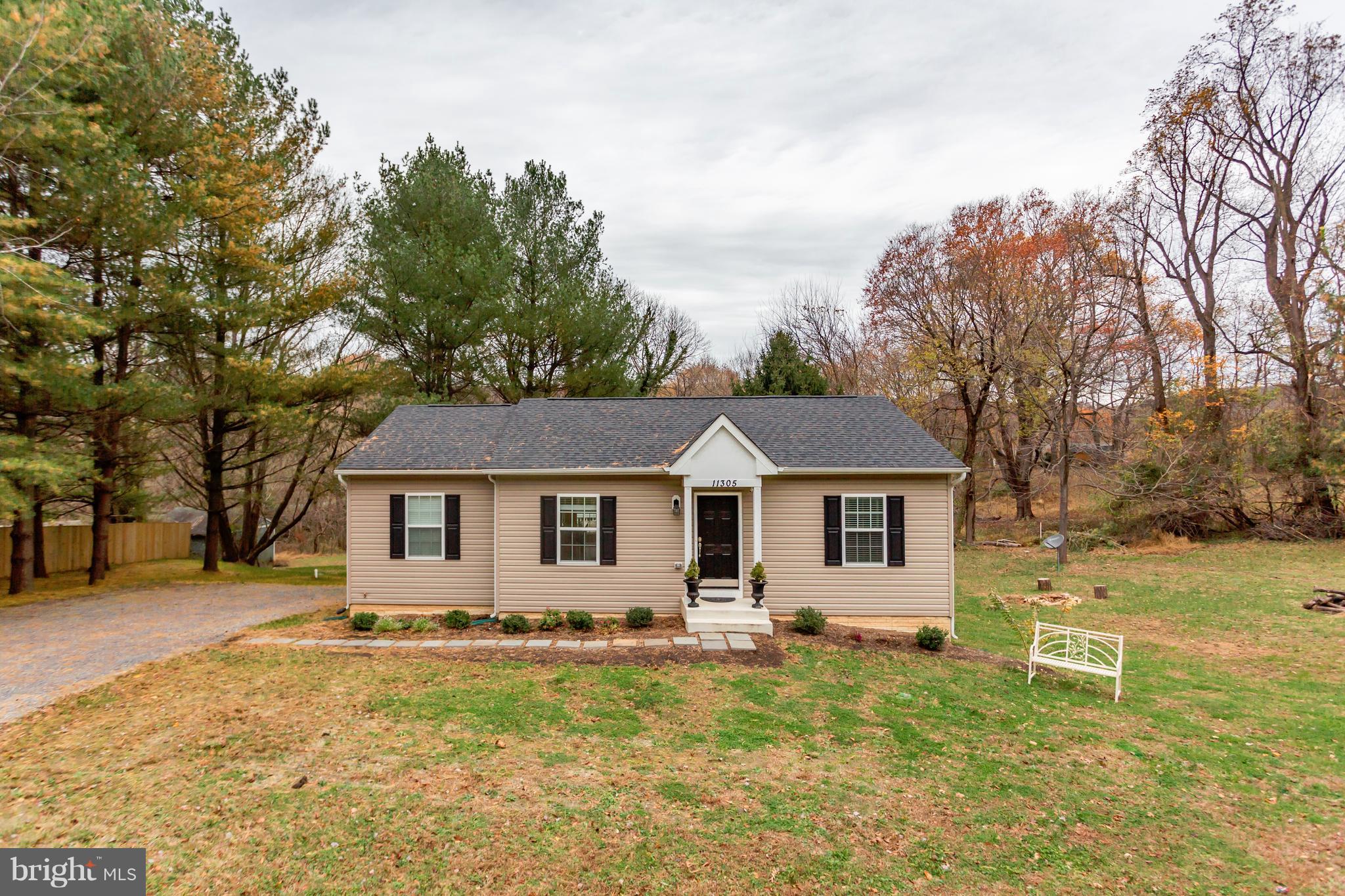 11305 Russell Road Purcellville, VA 20132 - Photo 2 of 29 Welcome home!