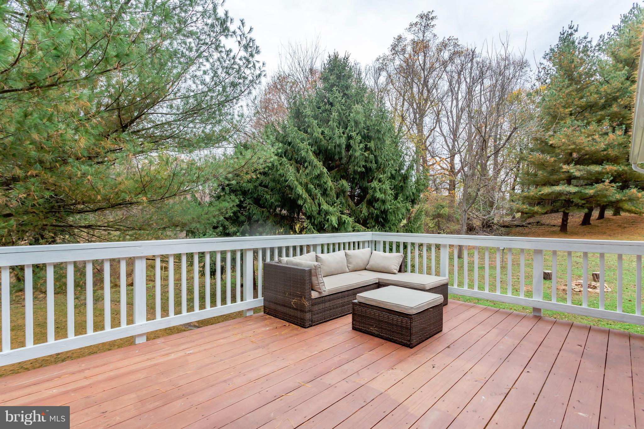 11305 Russell Road Purcellville, VA 20132 - Photo 23 of 29 Great deck for entertaining