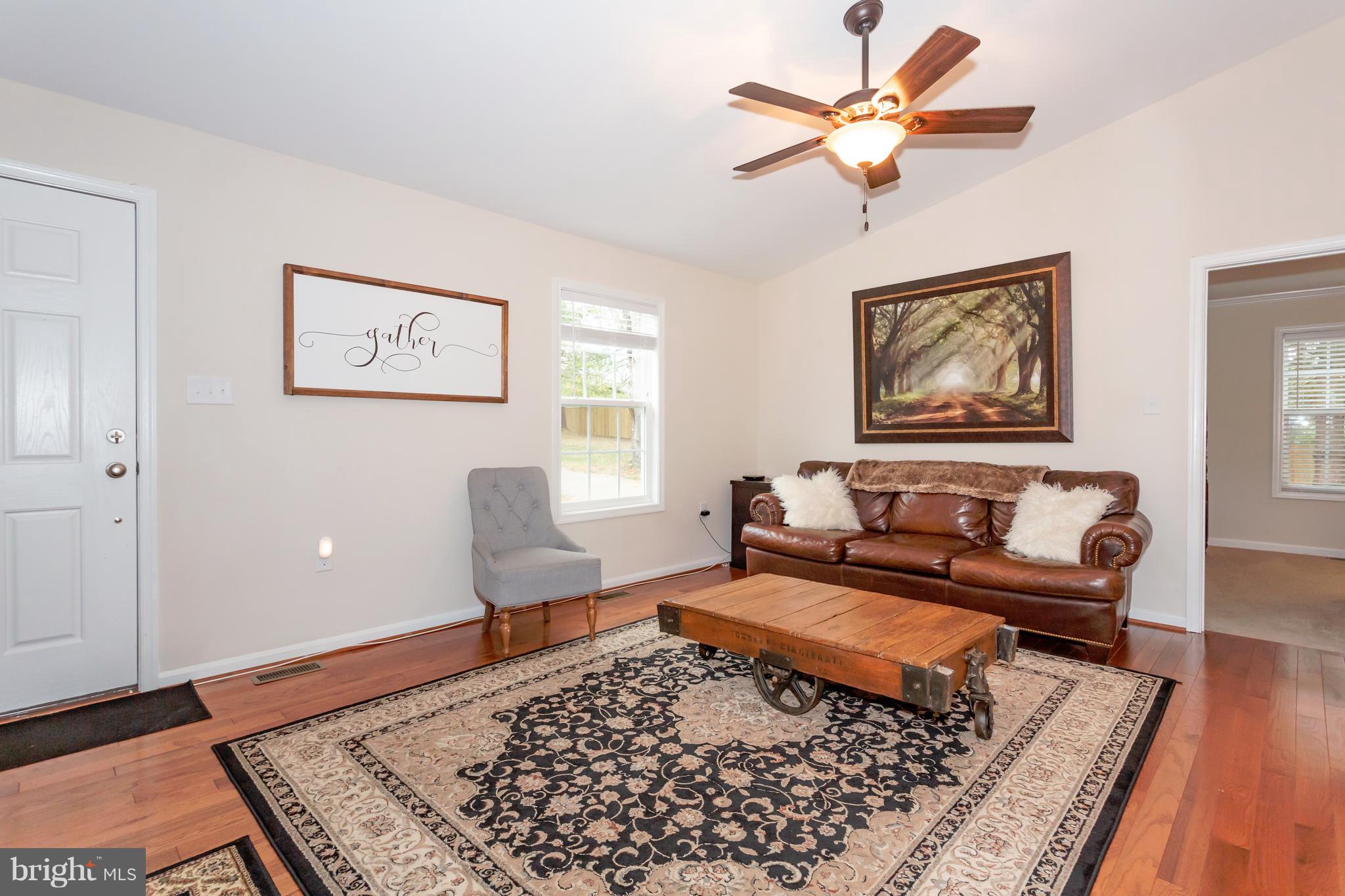 11305 Russell Road Purcellville, VA 20132 - Photo 4 of 29 Hardwoods in the Family Room