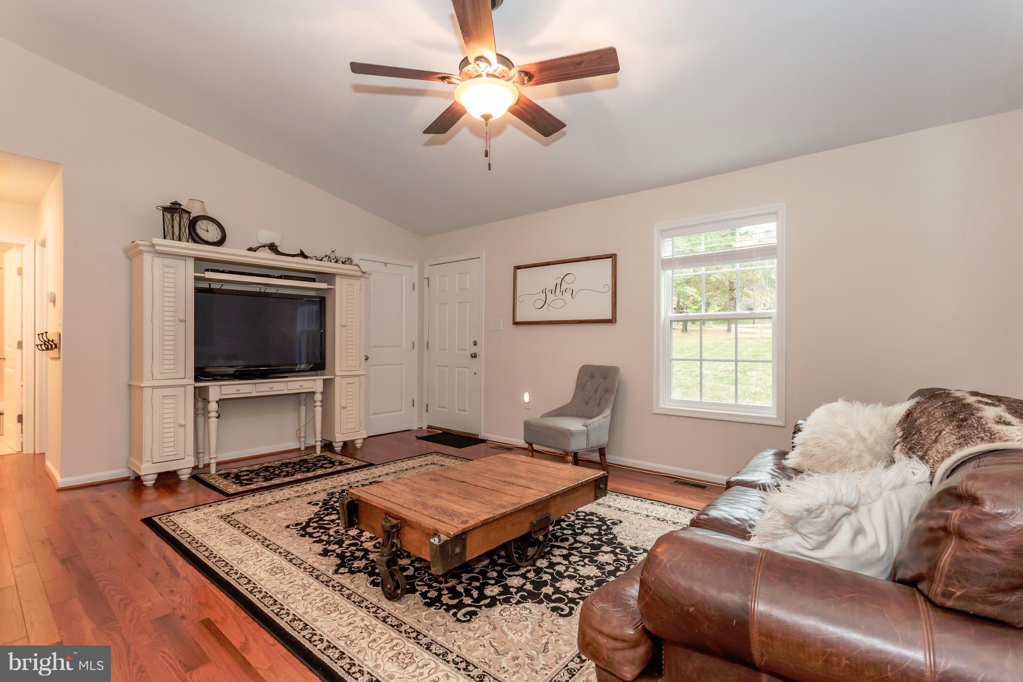 11305 Russell Road Purcellville, VA 20132 - Photo 6 of 29 Lovely Family Room