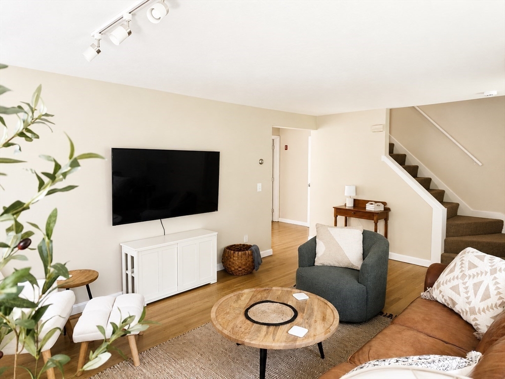 1096 Long Pond Road Plymouth, MA 02360 - Photo 4 of 33