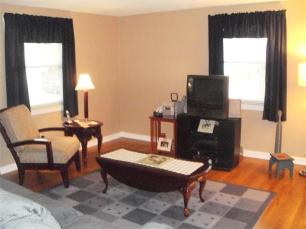 347 Newhouse Street Springfield, MA 01118 - Photo 3 of 24 Gallery Image 3