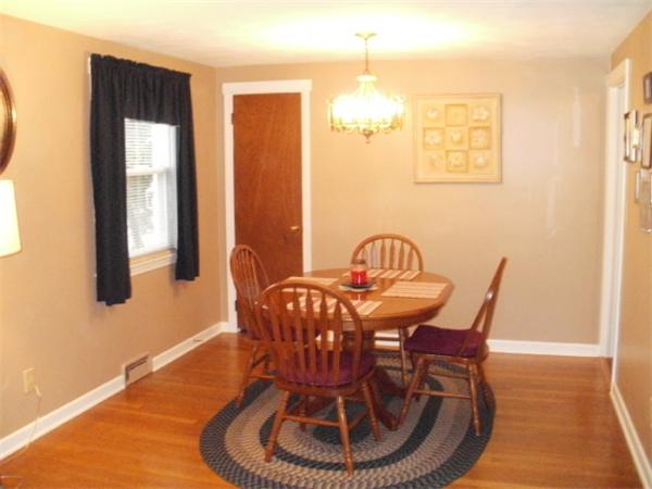 347 Newhouse Street Springfield, MA 01118 - Photo 4 of 24 Gallery Image 4