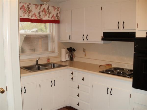 347 Newhouse Street Springfield, MA 01118 - Photo 5 of 24 Gallery Image 5