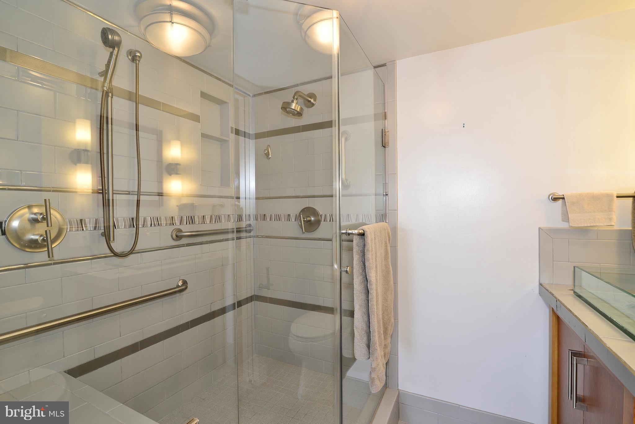501 Slaters Lane, Unit 1019 Alexandria, VA 22314 - Photo 14 of 28 Bath 2