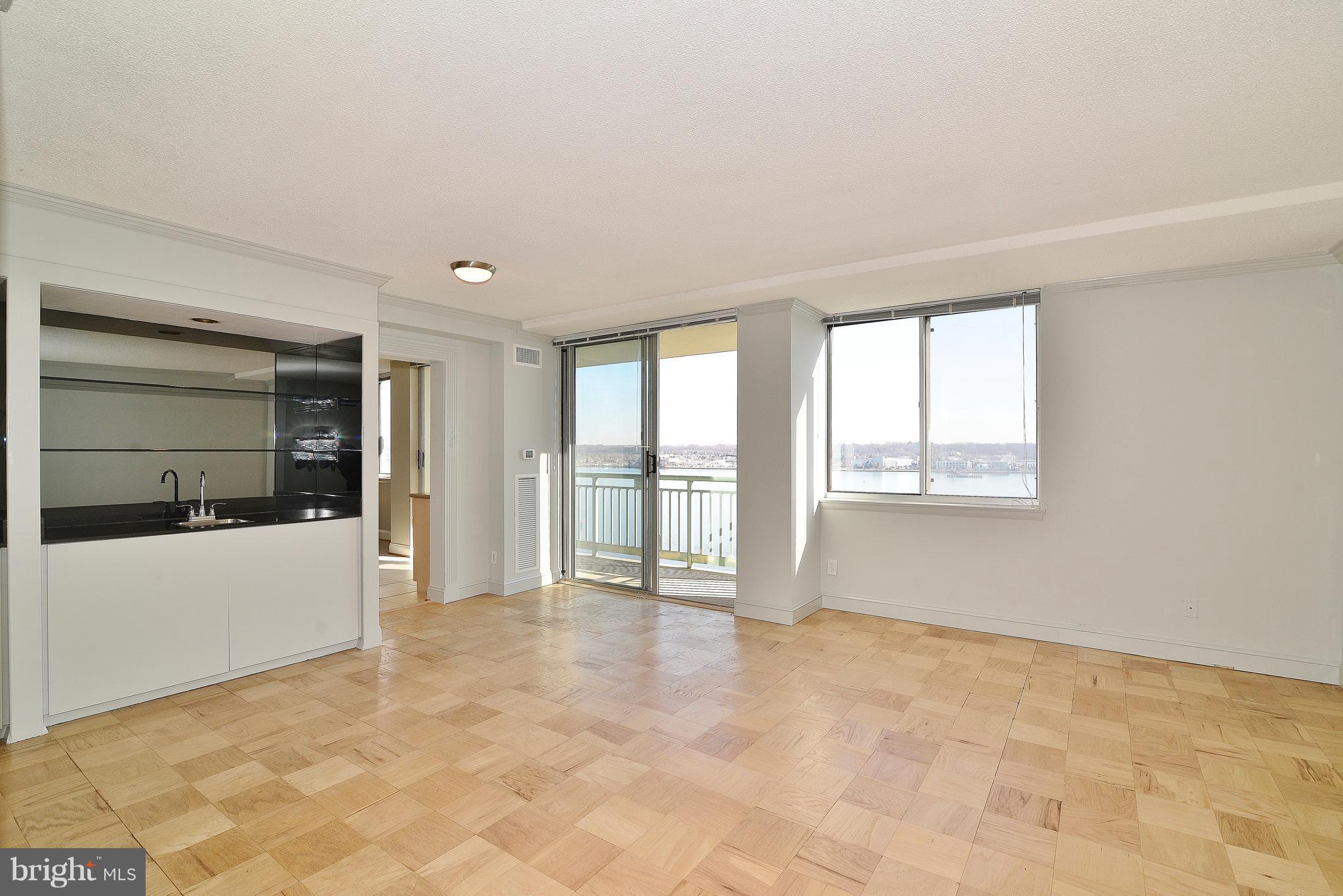 501 Slaters Lane, Unit 1019 Alexandria, VA 22314 - Photo 8 of 28 Living Room