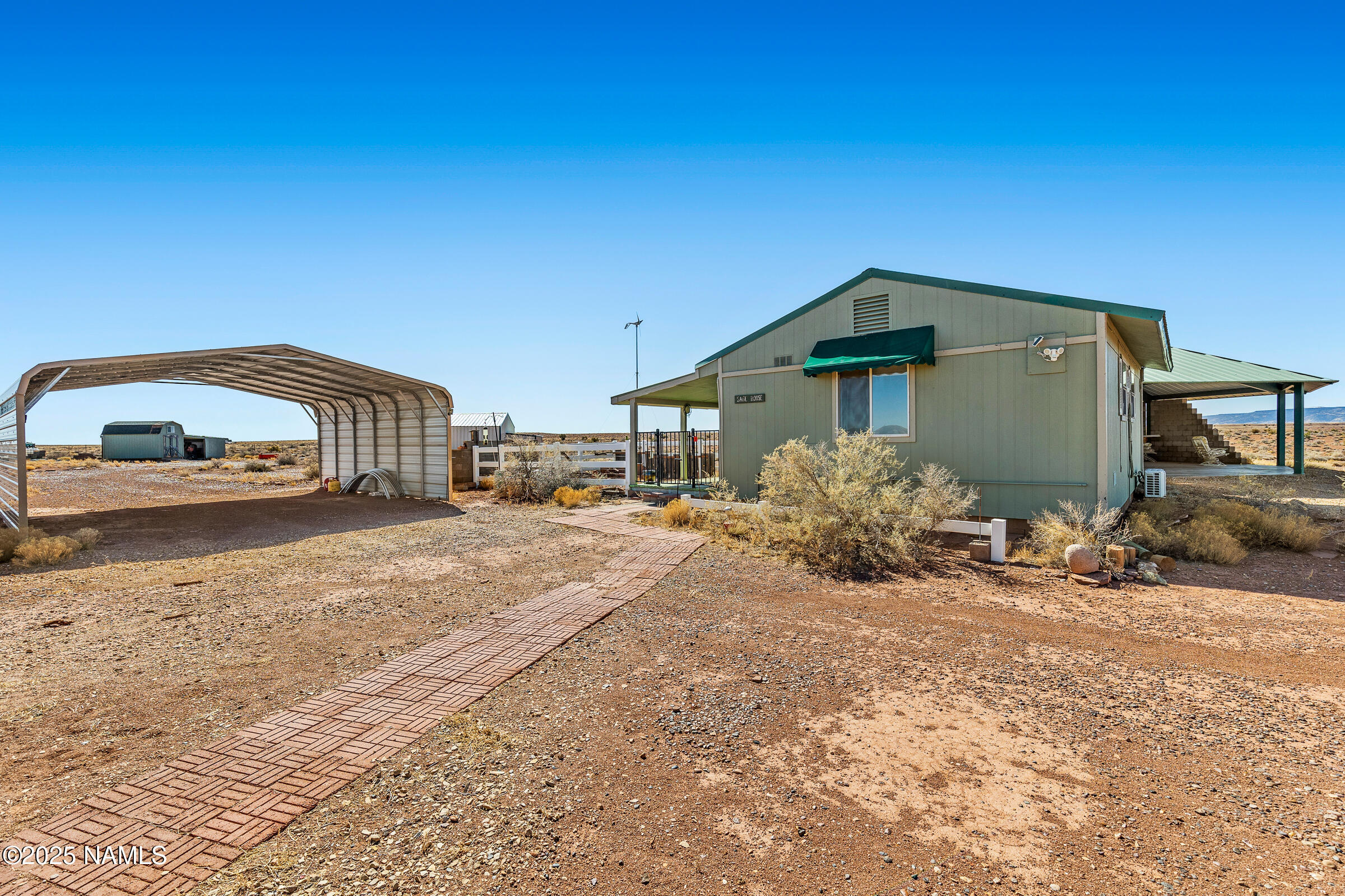 42 Red Dog Road Winslow, AZ 86047 - Photo 9 of 49 42 Red Dog Rd Winslow-32