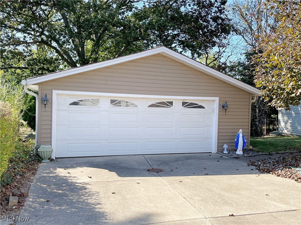 1430 Belrose Road Cleveland, OH 44124 - Photo 24 of 27 24x24 oversized garage