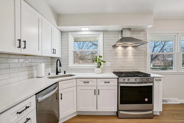 $448,800 | 6936 North Braeburn Lane, Glendale, WI 53209