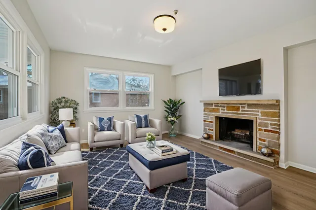 $448,800 | 6936 North Braeburn Lane, Glendale, WI 53209