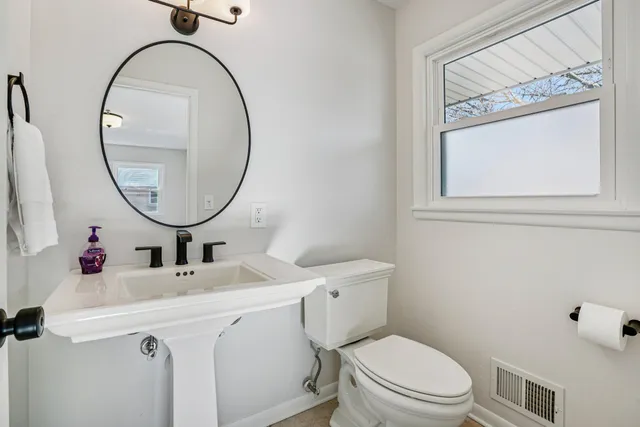 $448,800 | 6936 North Braeburn Lane, Glendale, WI 53209