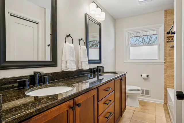 $448,800 | 6936 North Braeburn Lane, Glendale, WI 53209