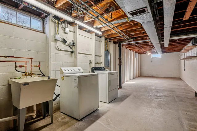 $448,800 | 6936 North Braeburn Lane, Glendale, WI 53209