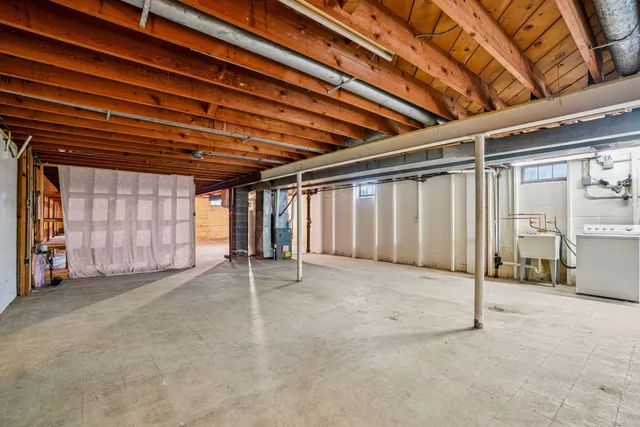 $448,800 | 6936 North Braeburn Lane, Glendale, WI 53209