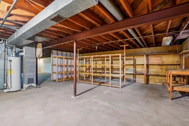 $448,800 | 6936 North Braeburn Lane, Glendale, WI 53209