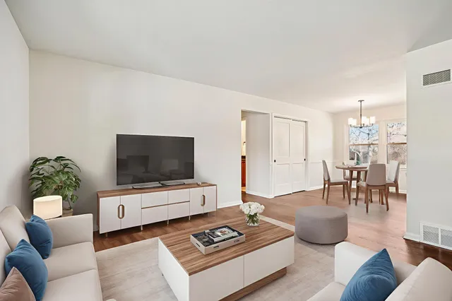 $448,800 | 6936 North Braeburn Lane, Glendale, WI 53209