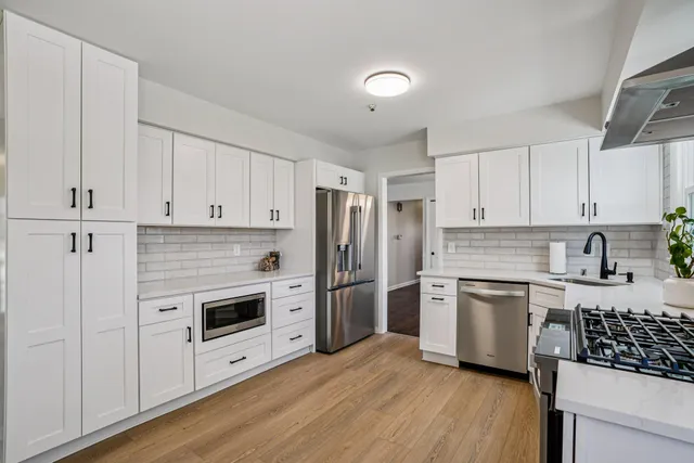 $448,800 | 6936 North Braeburn Lane, Glendale, WI 53209