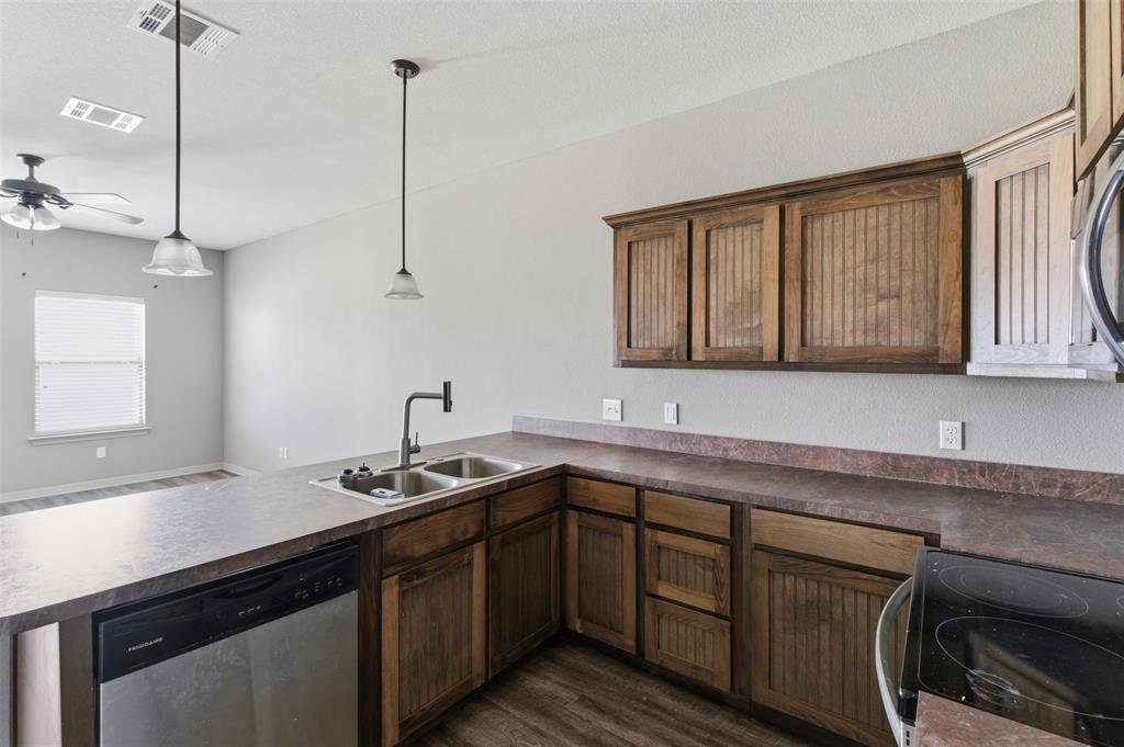 101 Capps Street, Unit D Rio Vista, TX 76093 - Photo 6 of 26