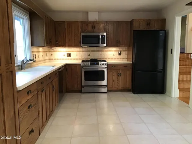 $569,900 | 9 Laurel Drive, Colonie, NY 12211