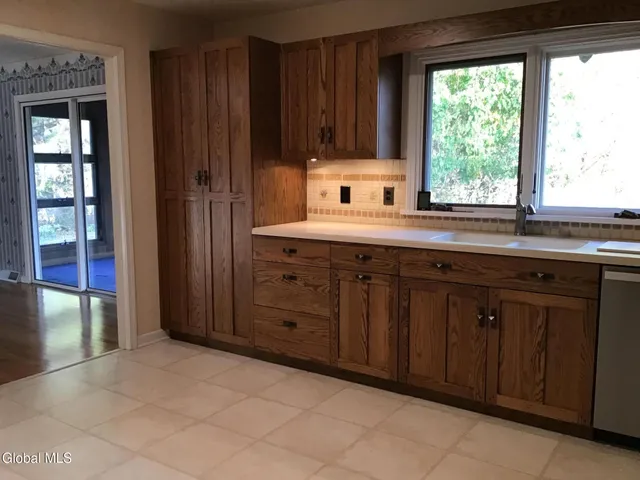 $569,900 | 9 Laurel Drive, Colonie, NY 12211