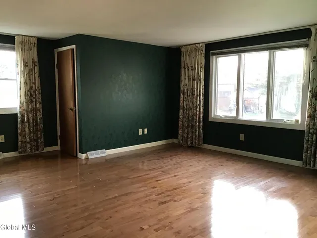 $569,900 | 9 Laurel Drive, Colonie, NY 12211